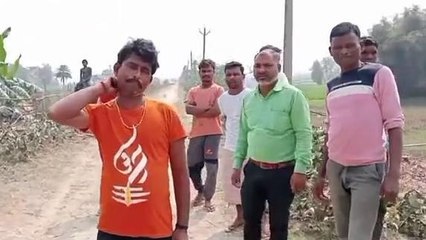 पूर्णिया में सड़क बना चुनावी मुद्दा: रोड नहीं तो वोट नहीं, को लेकर किया प्रदर्शन