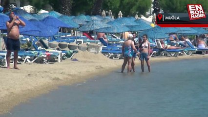 Bodrum'daki turistlerin deniz ve güneş keyfi