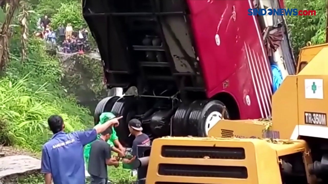 Sempat Alami Kendala, Begini Detik-Detik Evakuasi Bus Masuk Jurang di Guci