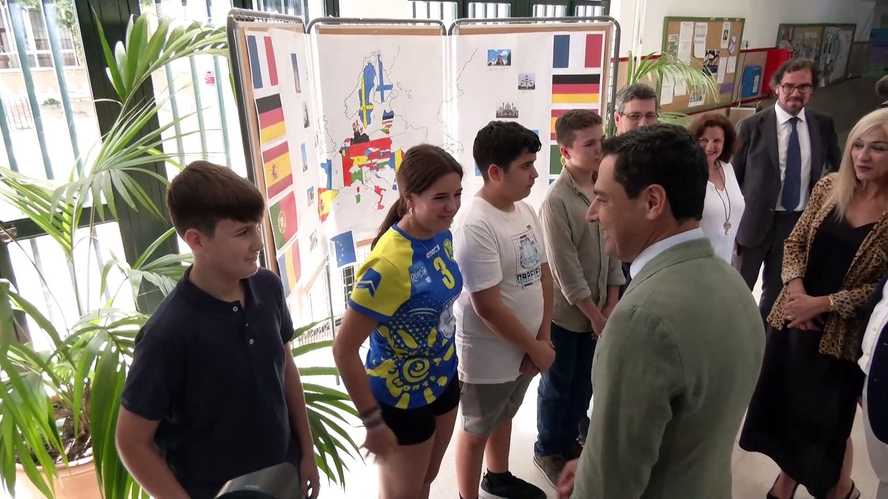 Moreno anima a los jóvenes a valorar las libertades por vivir en la Unión Europea