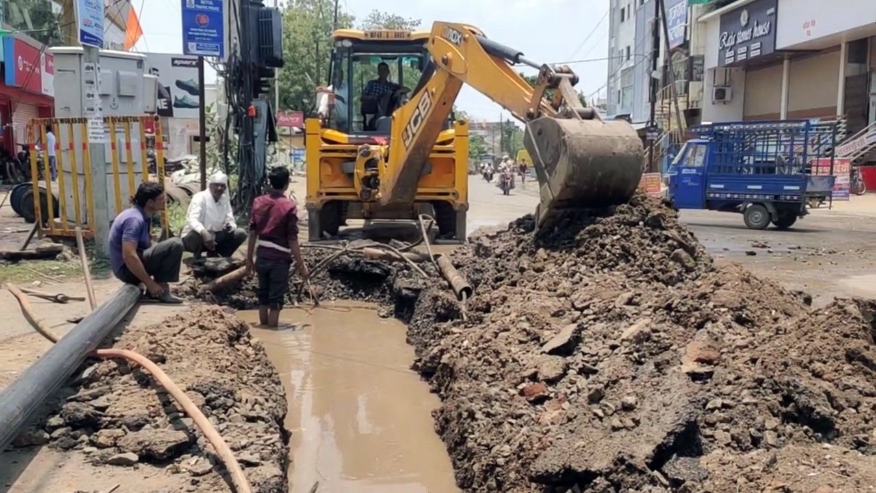 कहीं पाइप लाइन क्षतिग्रस्त तो, कहीं वॉल्व लीकेज...