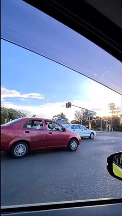 Cette illusion d'optique va vous faire mal à la tête... maison qui tourne