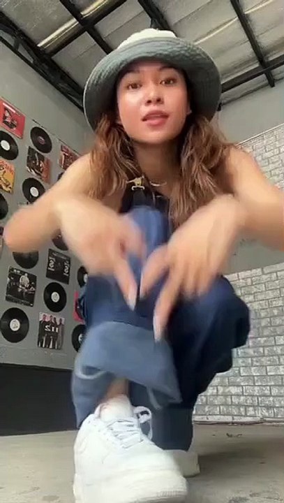 Cute girl / how to enjoy / Dance with friends