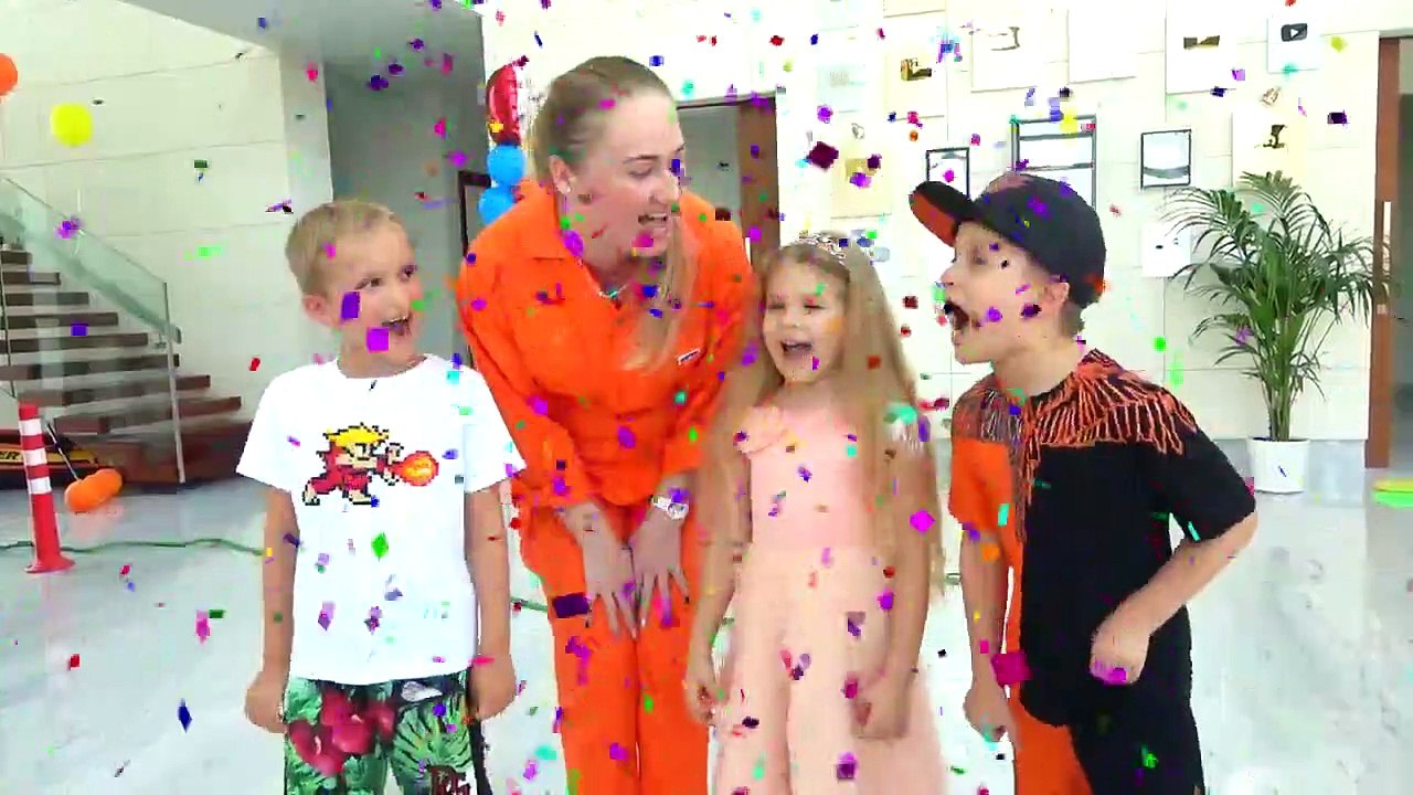 Diana and Roma have fun at Nikі's Birthday Party!