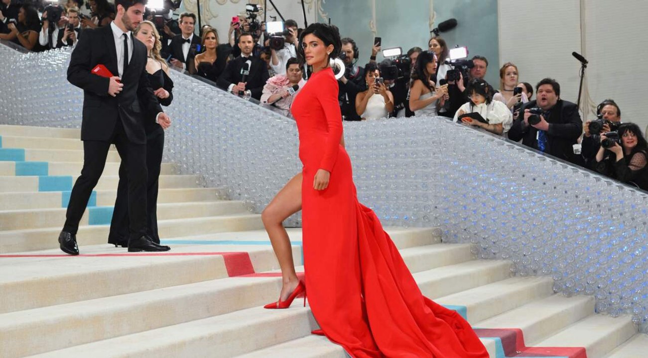 Kylie Jenner Debuted Bleached Brows and Butt Skimming Platinum Blonde Hair for Her Latest