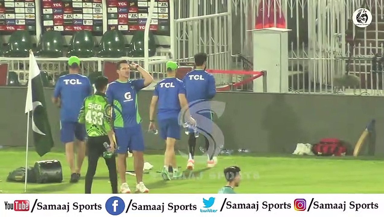 Shadab Khan cleaning up the Ground | Shadab Khan picked the use Bottles From the stadium