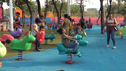 Familias disfrutan del fin de semana en la Avenida Bolívar