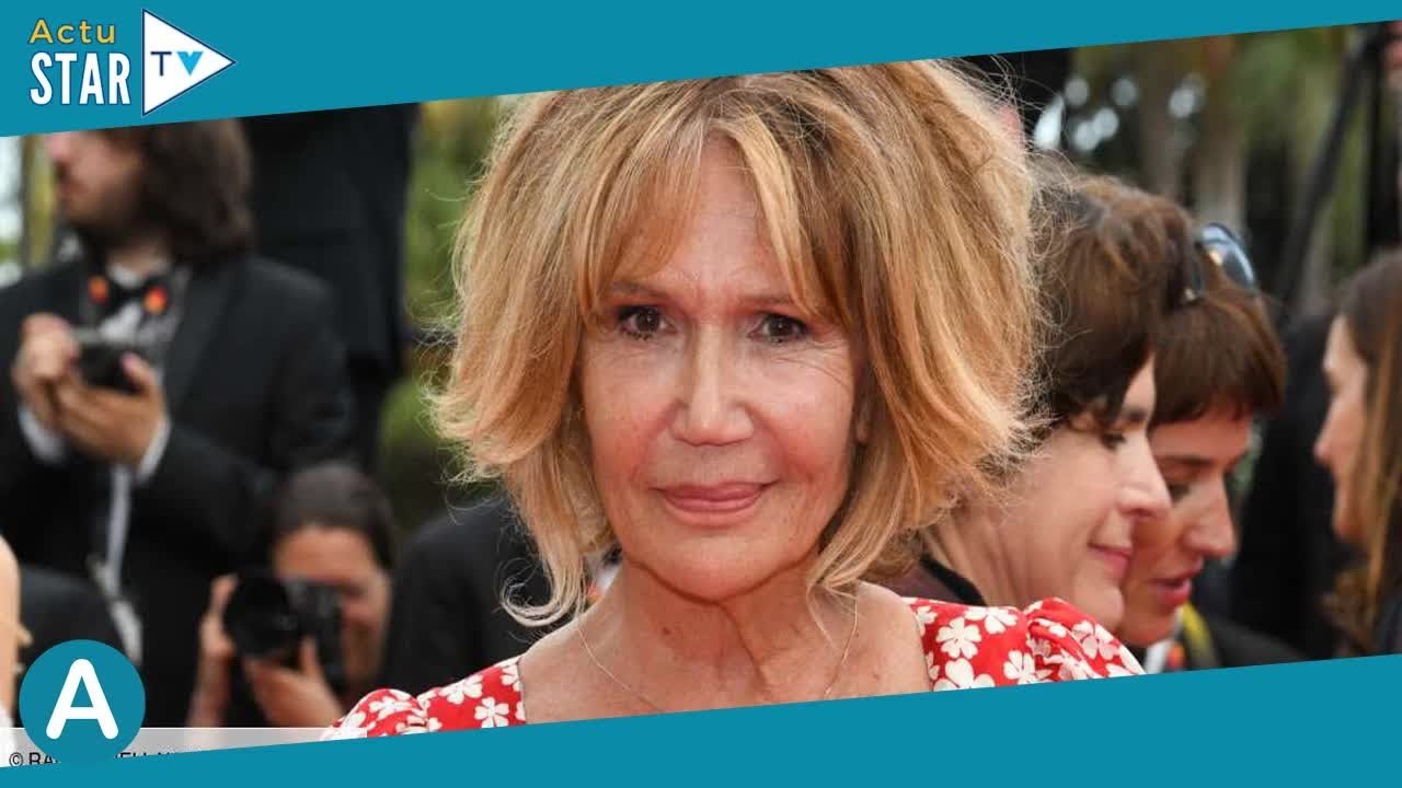 Clémentine Célarié proche de ses trois fils : “Ils m’élèvent et sont mes alliés”