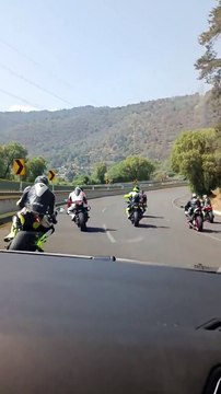 Denuncian a motociclistas jugando en la autopista México-Cuernavaca