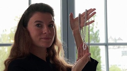 Leilão de joias de ex-mulher de nazista gera polêmica