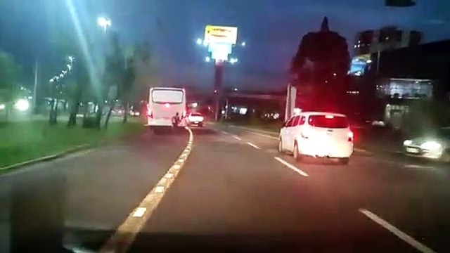 Internauta flagra ciclista pegando carona em ônibus de transporte coletivo em Cascavel