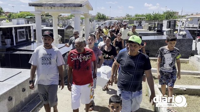 Lágrimas, homenagens e muita tristeza marcam o sepultamento da pequena Ana Júlia em Cajazeiras