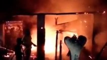 ब्रेकिंग: अचानक दर्जनों घर में लगी भीषण आग, लाखों का हुआ नुकसान, देखें वीडियो