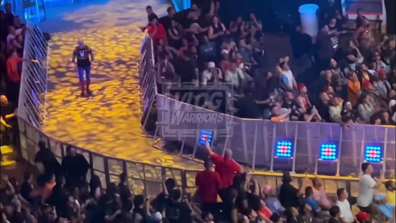 Rey Mysterio attacks Dominik off air after Smackdown!!