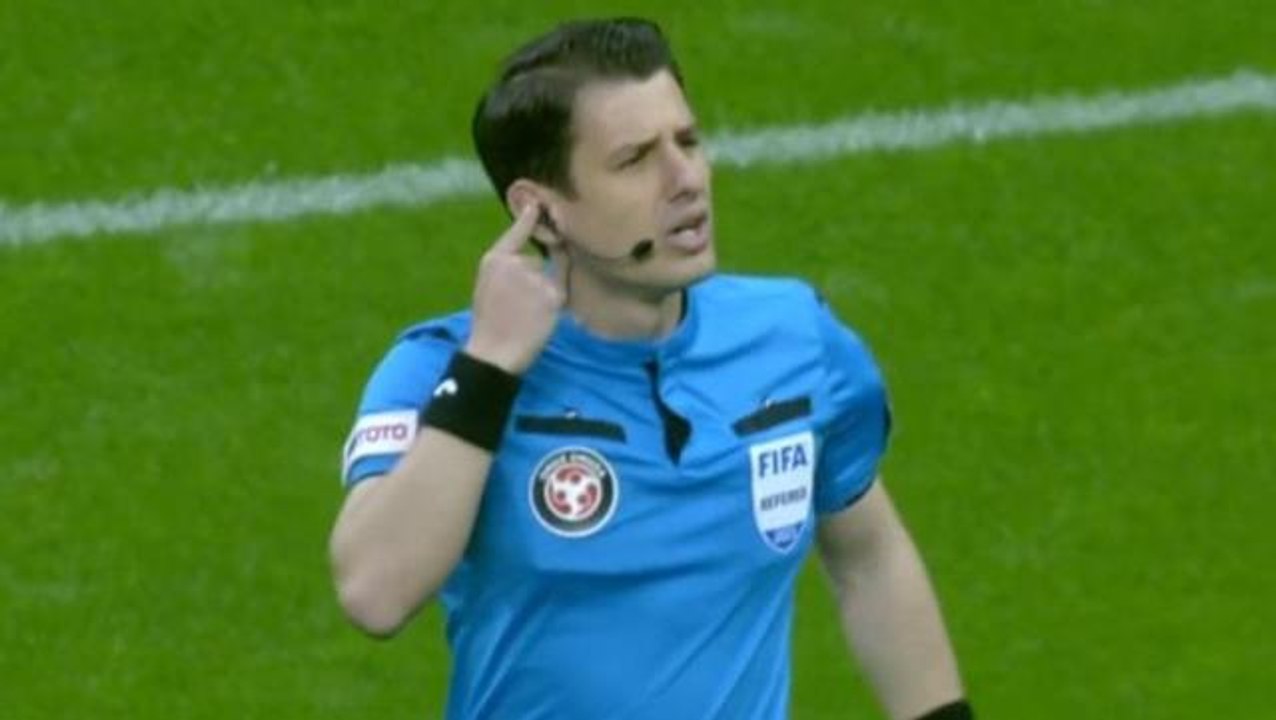 Maç olaylı başladı! Galatasaray'dan Halil Umut Meler'e kırmızı kart isyanı