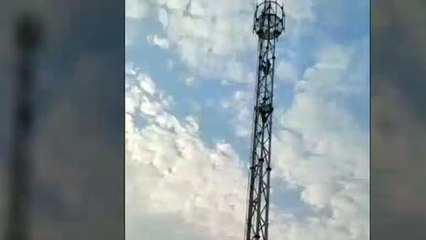 సంగారెడ్డి: సెల్ టవర్ ఎక్కి వ్యక్తి హల్ చల్..!