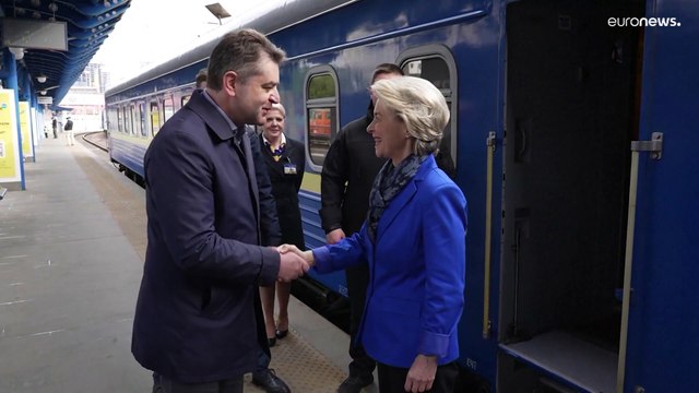 وصول رئيسة المفوضية الأوروبية أورسولا فون دير لايين إلى كييف لإحياء يوم أوروبا