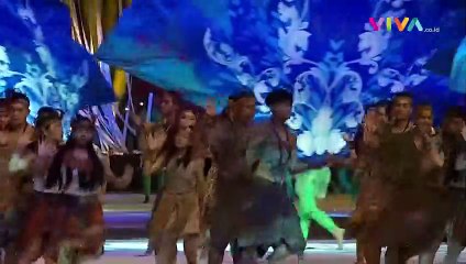 Pengalungan Medali SEA Games Kamboja 'Ditembak' Lampu Mobil