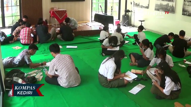 Puluhan Siswa Ikuti Pelatihan Melukis Dengan Media Bubuk Kopi