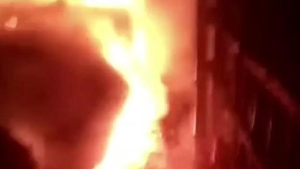 सिवान: पटाखे की चिंगारी से टेंट हाउस दुकान में लगी भीषण आग, लाखों की संपति राख