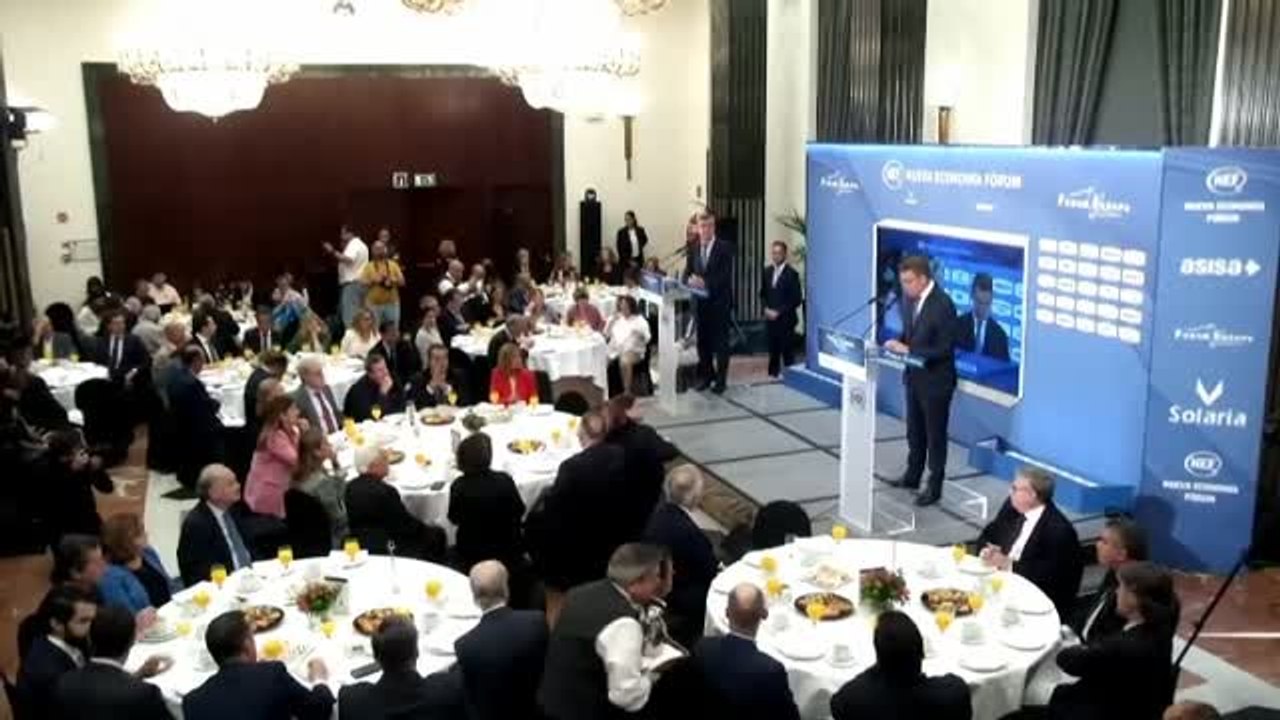 Feijóo cree que el presidente es como los "malos alumnos" que "no han hecho los deberes" e "intenta copiar cuando va a suspender el examen"