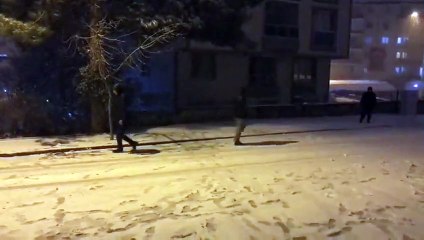 Duelo con bolas de nieve