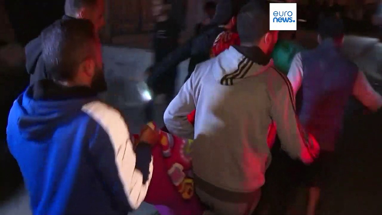 Israels Armee bombardiert Gaza - Frauen und Kinder unter 13 Toten