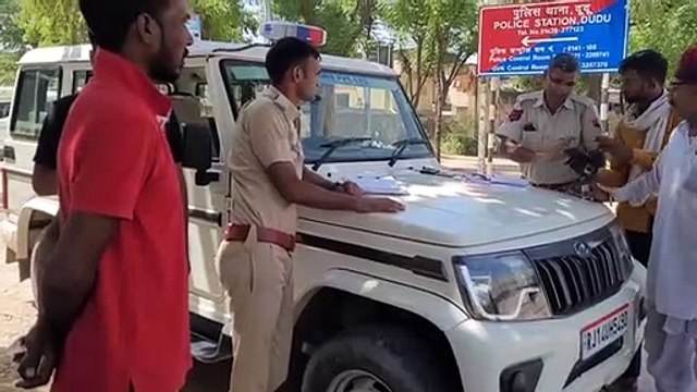 वाहन चालकों को यातायात नियमों की पालना के लिए समझाइश
