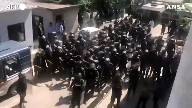 Arrestato l'ex premier pachistano Imran Khan Udienza in un tribunale ad Islamabad