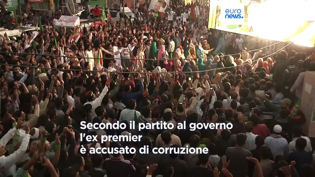 Pakistan, arrestato l'ex premier Imran Khan. E' accusato di frode e corruzione