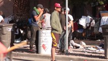 Miles de migrantes acampan a las afueras de iglesias en El Paso