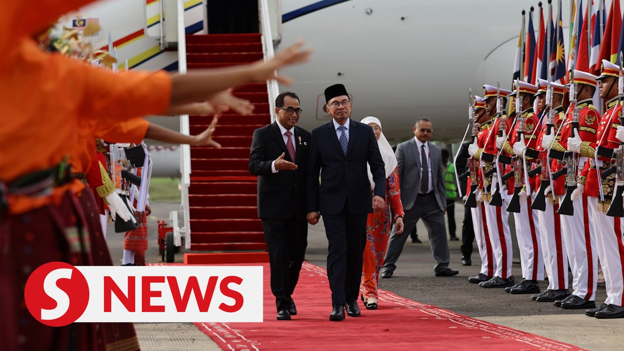 Anwar arrives in Indonesia's Labuan Bajo for As...
