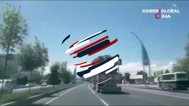 Trafikte korku dolu anlar! Demir yüklü kamyonun tehlikeli yolculuğu kameraya yansıdı