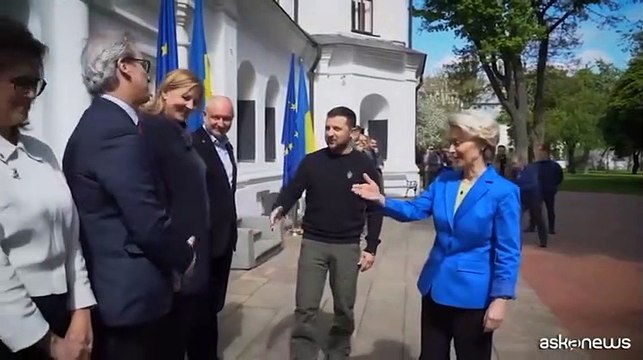 Zelensky chiede all'Ue di aprire negoziati per l'adesione dell'Ucraina