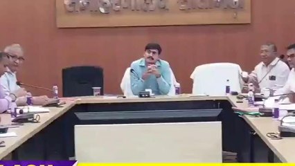 सीतामढ़ी: नगर निकाय चुनाव को लेकर डीएम ने अधिकारियों के साथ की बैठक, देखें रिपोर्ट