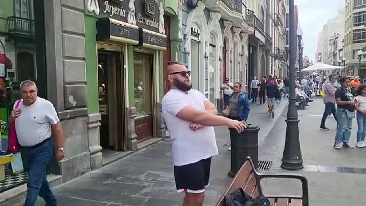 Turista alemán canta ópera en Las Palmas de Gran Canaria