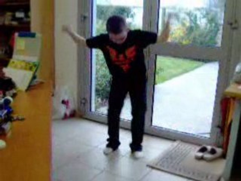 benji danse la tecktonik