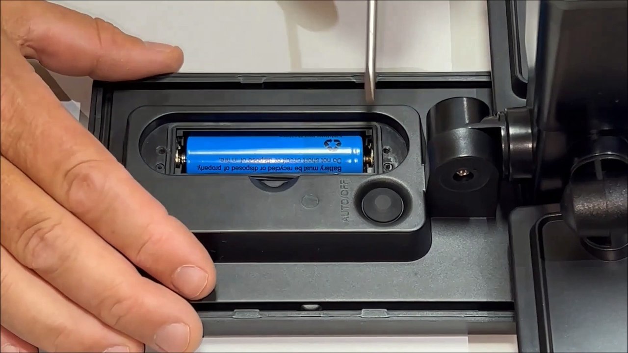 How to Replace the Rechargeable Battery in a Click 800lm Duel Head ...