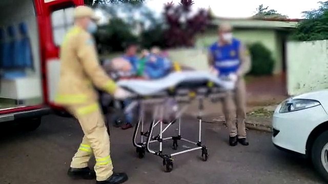 Idosa fica ferida ao sofrer queda em residência na Rua da Bandeira