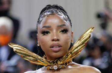 Chloe Bailey se siente 'muy orgullosa' de su hermana Hall