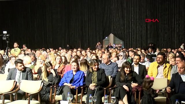 DEPREMDE 7 ÜYESİNİ KAYBEDEN 'ANTAKYA MEDENİYETLER KOROSU' GAZİANTEP'TE SAHNE ALDI