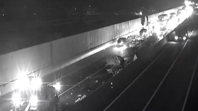 중부내륙고속도로 화물차 2대 추돌...운전자 2명 다쳐 / YTN