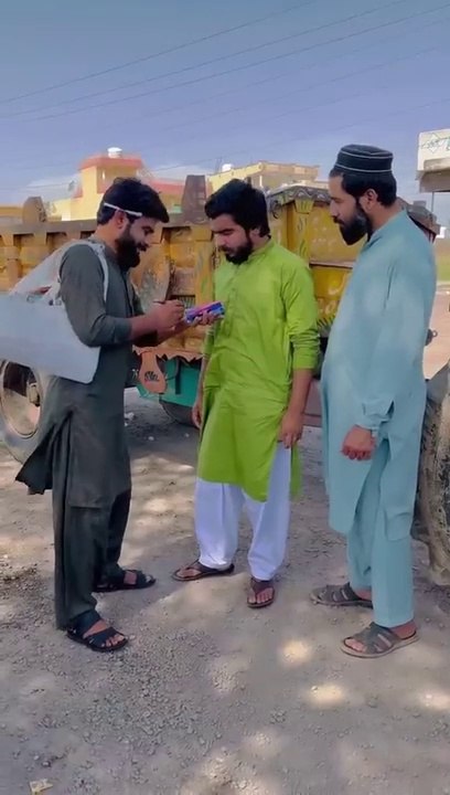 Har Banda Loot Raha hai    Lakin