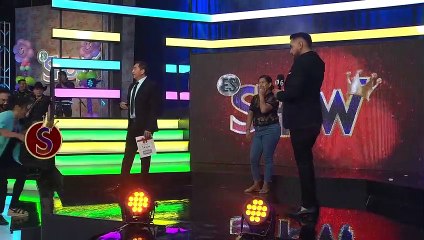 Mamá del 'Chucky' se da tremendo beso con el Pana