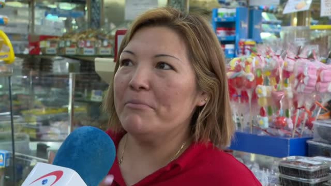 El aparatoso incendio en una vivienda de Madrid deja un muerto, tres heridos y un bebé y su cuidadora rescatados 'in extremis'