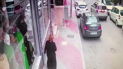 İstanbul'da akıllara durgunluk veren hırsızlık kamerada