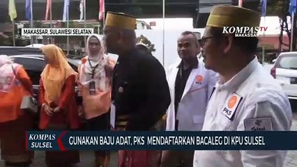 Gunakan baju adat, PKS  mendaftarkan bacaleg di KPU sulsel