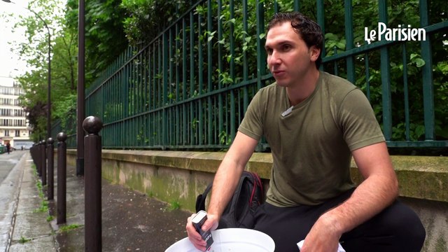 Paris : un enseignant brûle des copies du bac de ses élèves devant leur lycée