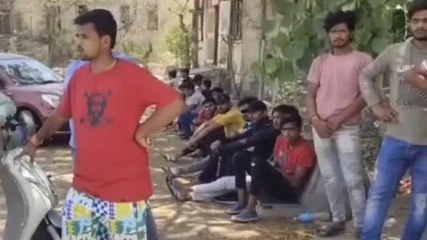 तेज रफ्तार बाइक पिकअप में घुसी,हादसे में 2 छात्रों की दर्दनाक मौत