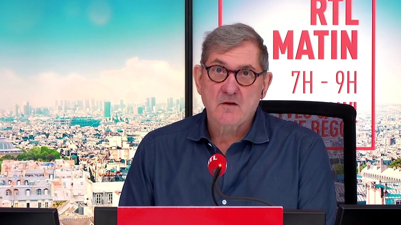 "Vous nous mettez dans une merde noire !" : Julien Courbet gêné en prenant l'antenne en retard à cause de Laurent Gerra